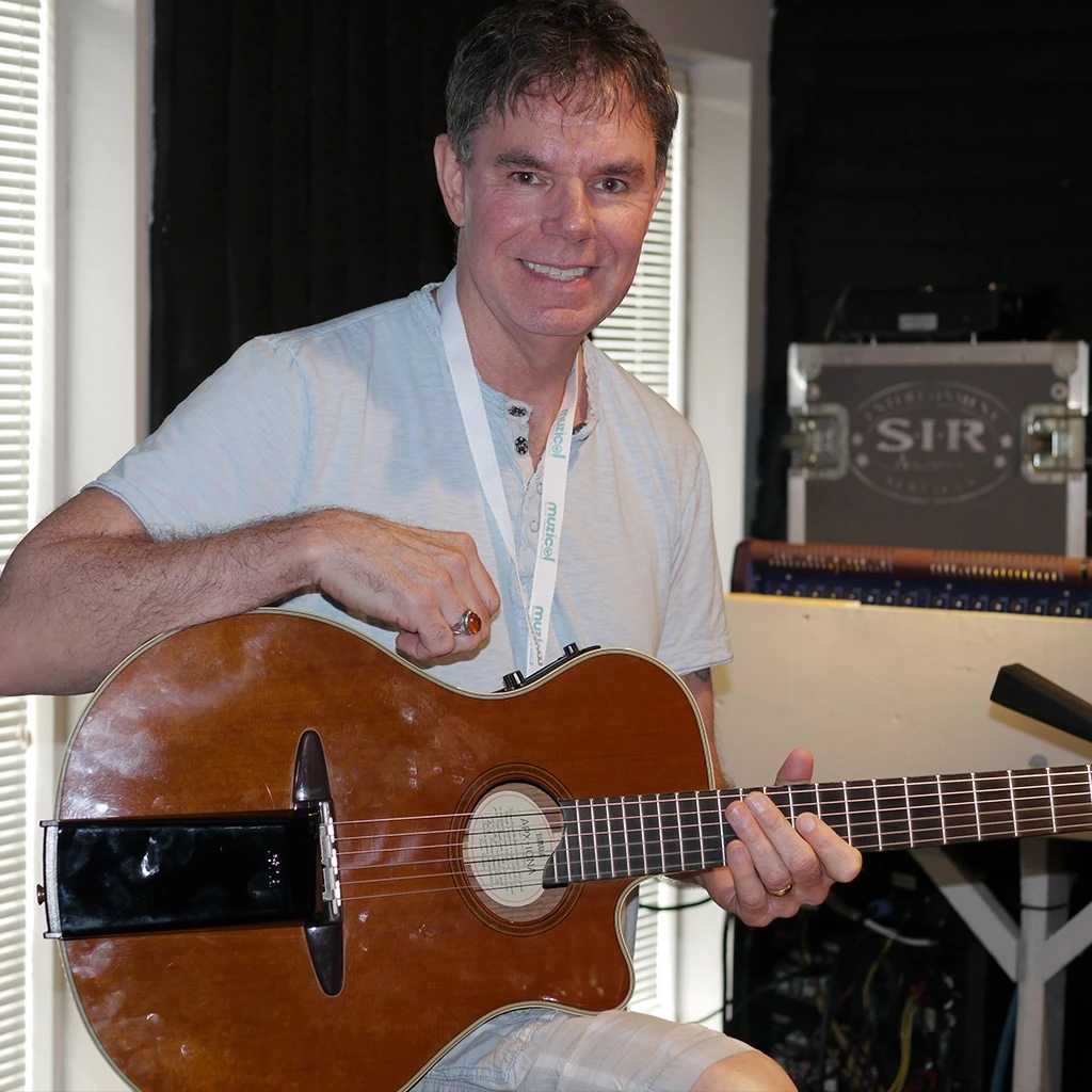 Brian Wooten using the Aspri Clip-On Reverb for acoustic guitar