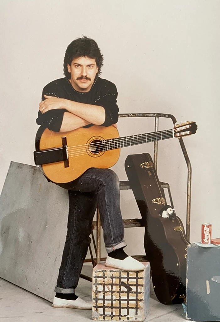 Roberto Aspri inventor with Aspri Clip-On Reverb for acoustic guitar circa 1988